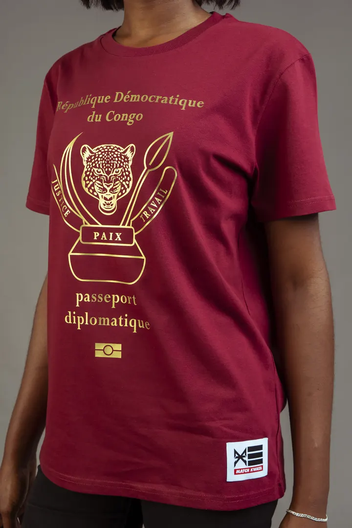 T-shirt Passeport rouge, détail du motif